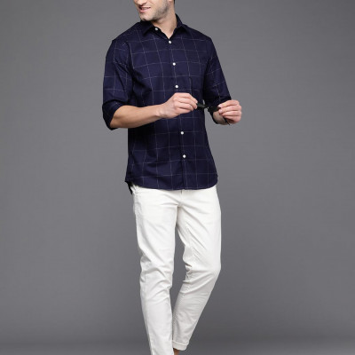 Men Navy Blue & White Fit Checked Pure Cotton Casual Shirt